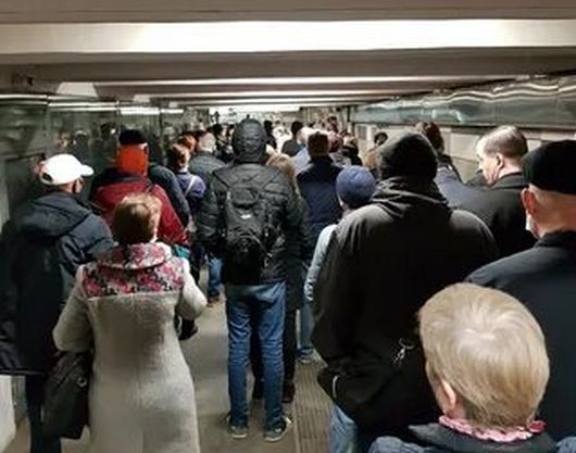 Официальная хроника - Наказать чиновников за очереди в метро - о чем это вы? no comments