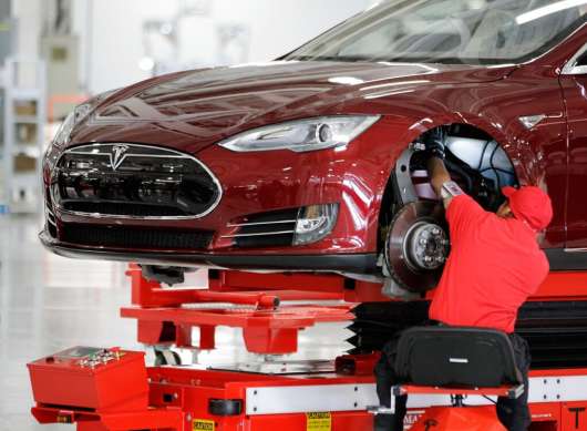 Финансы - Tesla сместила Toyota и вышла на первое место. Пока только по капитализации компании