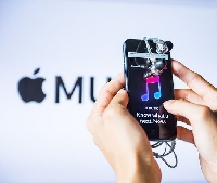   -    Apple Music   !  Spotify, ...