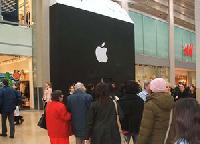  - Apple открыла первый фирменный магазин в России