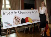 Новости Ритейла - Клаудия Шиффер призывает вкладывать деньги в Германию
