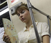  - Пассажирам метро раздадут веера с рекламой