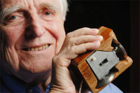  - 26 лет назад американец Дуглас Энгельбарт получил премию за изобретение компьютерной мыши