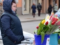 - Подарки на 8 Марта дороже подарков на 23 февраля в два раза