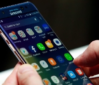  - Samsung критикуют за исполнение российского закона