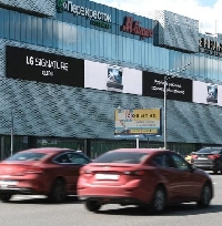- В Москве на медиафасадах появилась реклама самого дорогого телевизора в мире