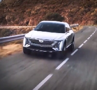 - У General Motors и KIA новые логотипы. Электрокары - будущее автокомпаний