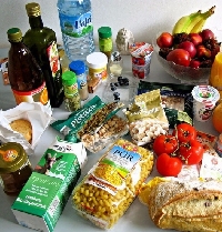 - Продуктовая инфляция вынуждает экономить на базовых продуктах питания