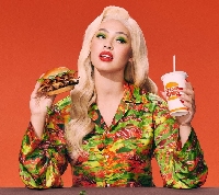 - Зачем Burger King создал свою коллекцию рубашек?
