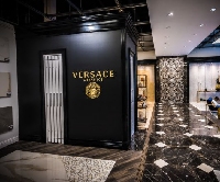 - Кто купит модный дом Versace?