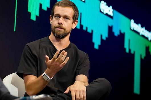 Социальные сети - Twitter заключил сделку с инвесторами и не дал уволить основателя соцсети Джека Дорси