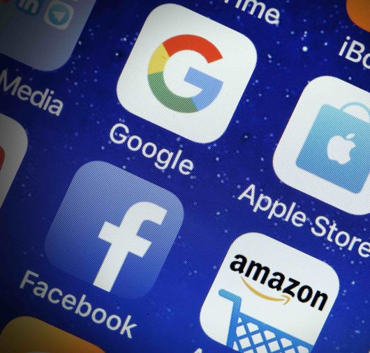 Интернет Маркетинг - Facebook VS Apple. Какое будущее у бесплатного Интернета