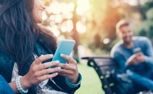 Социальные сети - Facebook отложила запуск сервиса для знакомств Dating. Пока только в Европе