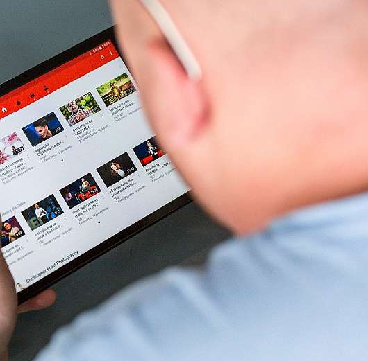 Социальные сети - Как долго YouTube не будет платить за контент в России?
