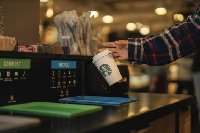 Новости Технологий - Starbucks начинает тестирование зеленого стакана. Они уверяют что клиенты не заметят сильного отличия