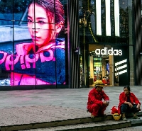  - В Китае онлайн-продажи Adidas и Nike рухнули на 59-78 процентов