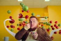 Новости Видео Рекламы - Новая реклама Fruttis «в сумасшедшем японском стиле»