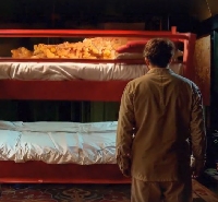 - Как KFC решила продвигать бургер Zinger Double Down?